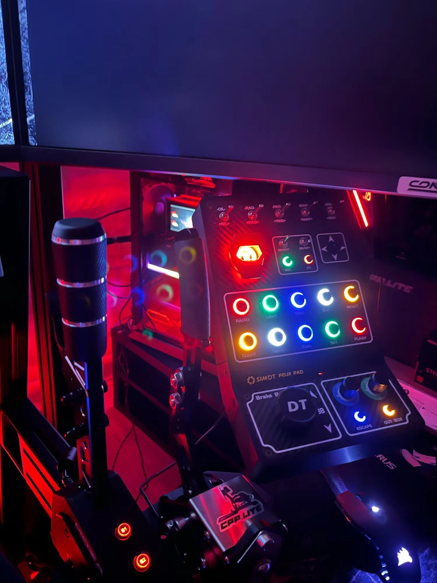 SIMDT racing setup with DT7 Pro button box